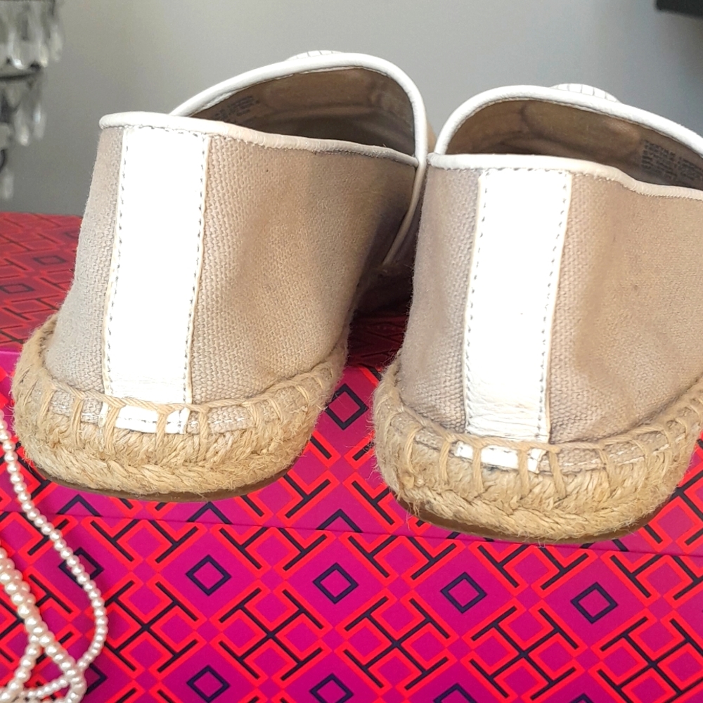 Tory Burch Gorgeous Denim Loafers! - Picture 8 of 14